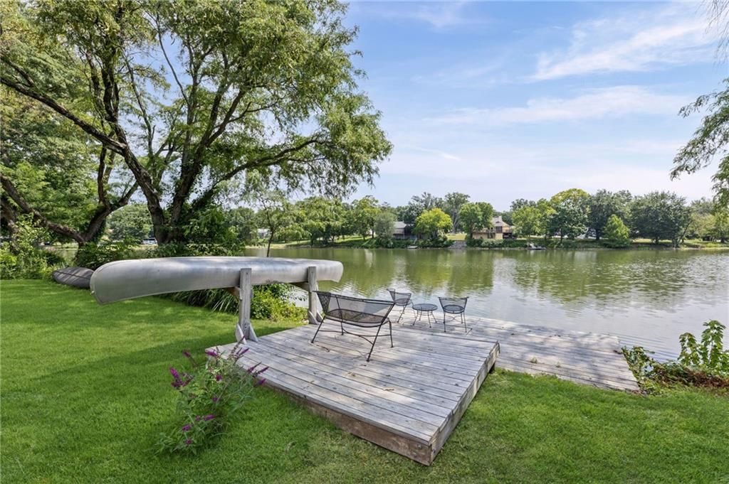 6829 Lakeshore Drive, Raytown, MO 64133