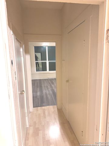 211 Blanco Rd, San Antonio, TX 78212