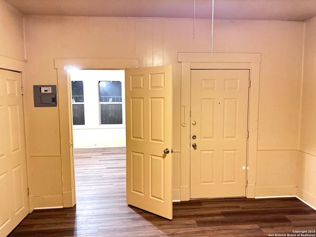 211 Blanco Rd, San Antonio, TX 78212