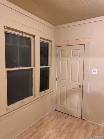 211 Blanco Rd, San Antonio, TX 78212