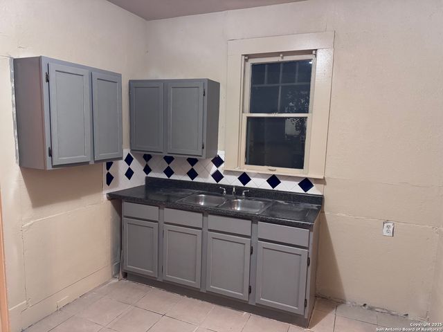 211 Blanco Rd, San Antonio, TX 78212