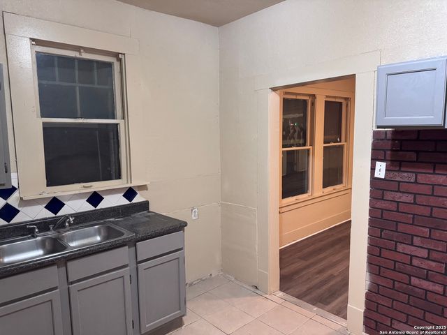 211 Blanco Rd, San Antonio, TX 78212