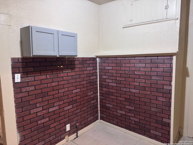 211 Blanco Rd, San Antonio, TX 78212