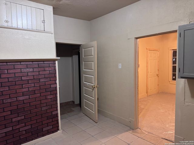 211 Blanco Rd, San Antonio, TX 78212