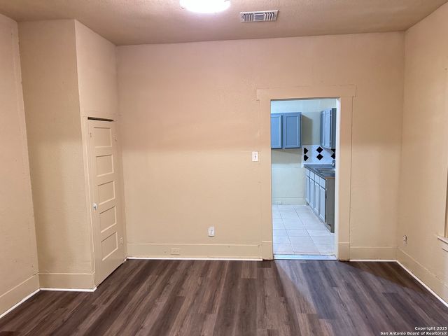 211 Blanco Rd, San Antonio, TX 78212