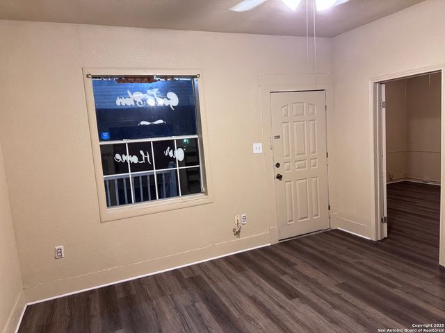 211 Blanco Rd, San Antonio, TX 78212