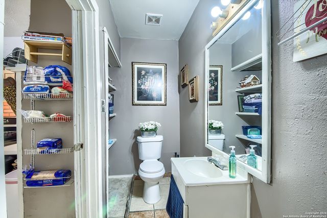 211 Blanco Rd, San Antonio, TX 78212