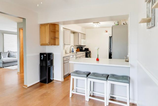 1607 W Plainfield Road, La Grange Highlands, IL 60525