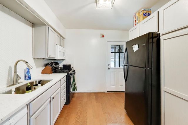 1607 W Plainfield Road, La Grange Highlands, IL 60525