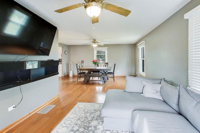 1607 W Plainfield Road, La Grange Highlands, IL 60525