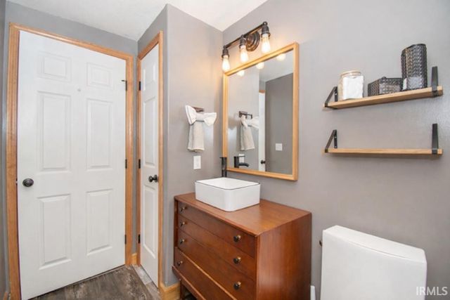 4099 S 700 E Road, Laotto, IN 46763