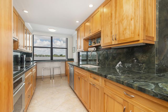 2860 S Ocean Boulevard 106, Palm Beach, FL 33480