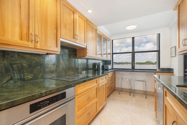 2860 S Ocean Boulevard 106, Palm Beach, FL 33480