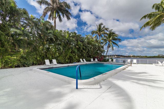 2860 S Ocean Boulevard 106, Palm Beach, FL 33480