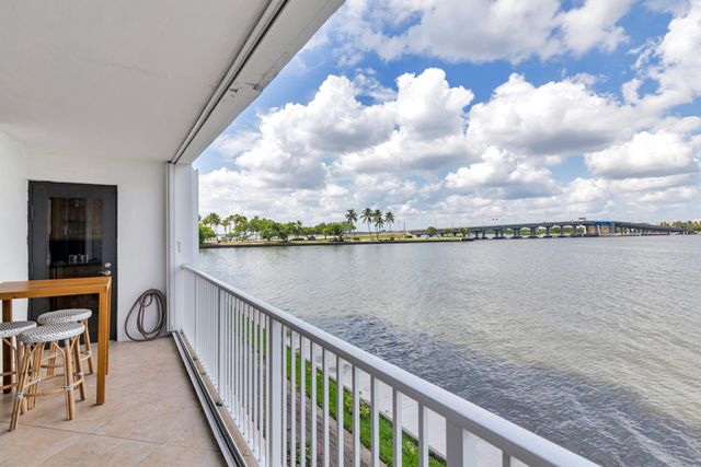 2860 S Ocean Boulevard 106, Palm Beach, FL 33480