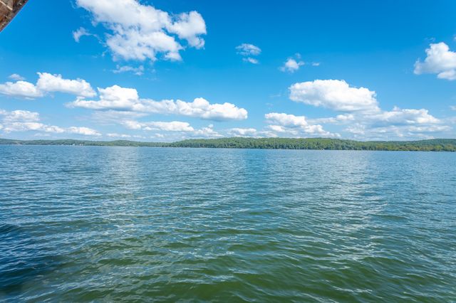 2154 S Shore Acres Road, Soddy Daisy, TN 37379