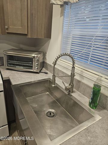 68 Alex Court, Hazlet, NJ 07730