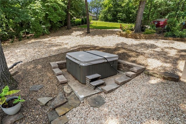 14 Waterside Lane, Bella Vista, AR 72715