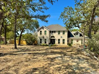 325 Eagle Ridge, Floresville, TX 78114