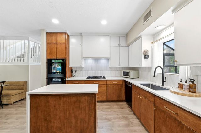 16 Gilcrest Forest Court, The Woodlands, TX 77381