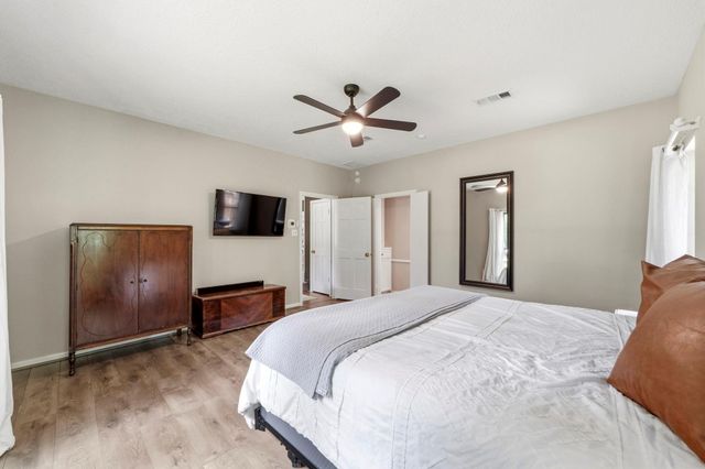 16 Gilcrest Forest Court, The Woodlands, TX 77381