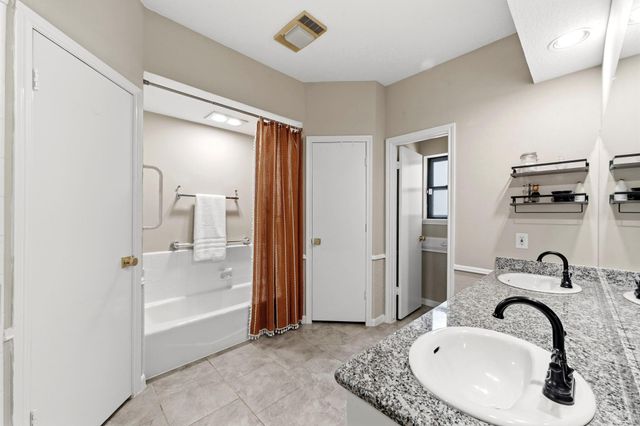 16 Gilcrest Forest Court, The Woodlands, TX 77381