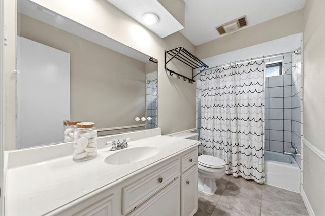 16 Gilcrest Forest Court, The Woodlands, TX 77381