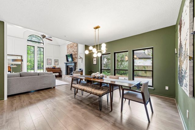 16 Gilcrest Forest Court, The Woodlands, TX 77381