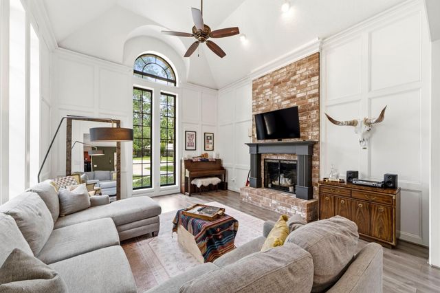 16 Gilcrest Forest Court, The Woodlands, TX 77381