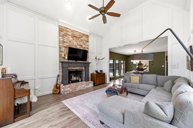 16 Gilcrest Forest Court, The Woodlands, TX 77381