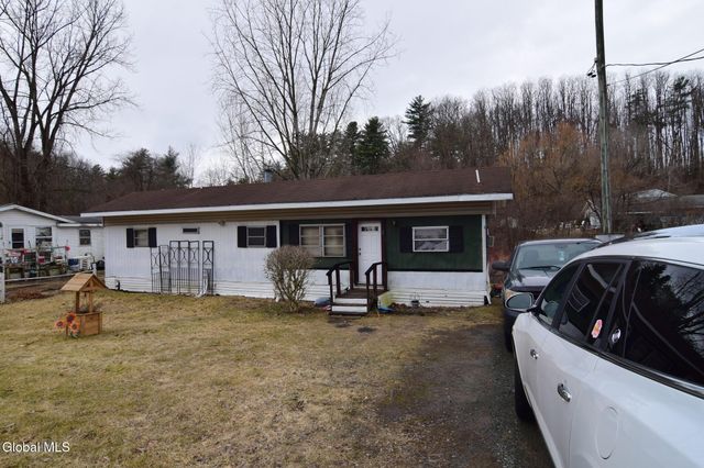 460 Cold Spring Road, Stillwater, NY 12866