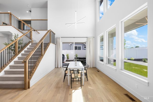 7469 W Diamond Lake Dr, Boise, ID 83714