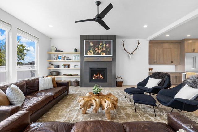 7469 W Diamond Lake Dr, Boise, ID 83714