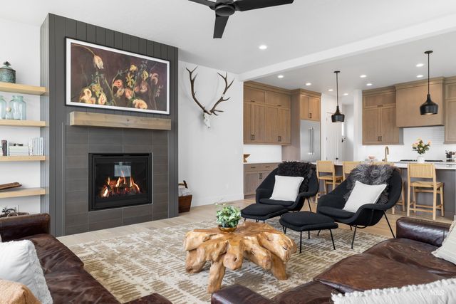 7469 W Diamond Lake Dr, Boise, ID 83714