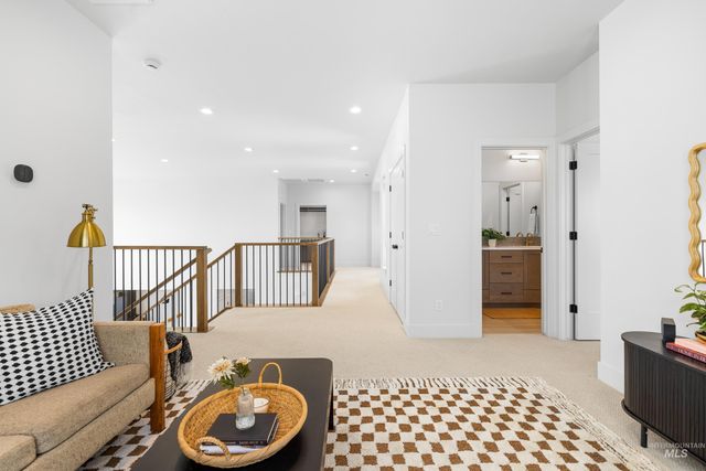 7469 W Diamond Lake Dr, Boise, ID 83714