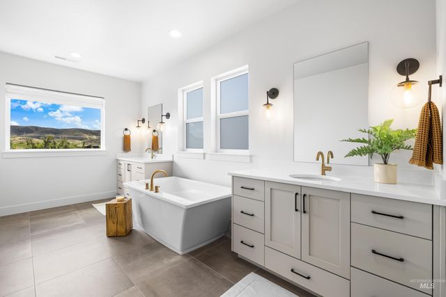 7469 W Diamond Lake Dr, Boise, ID 83714