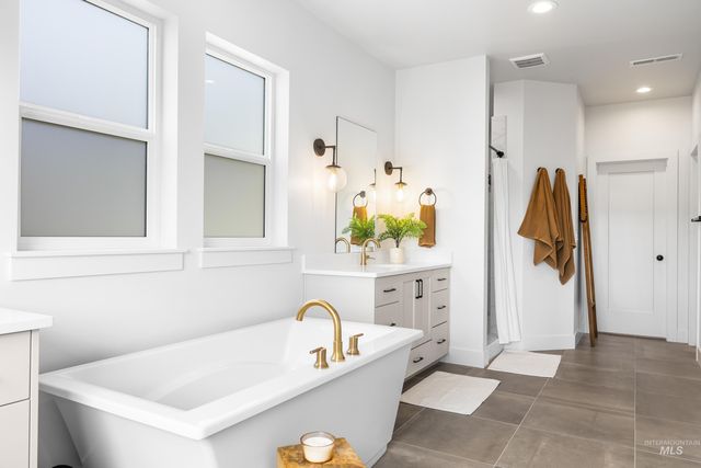 7469 W Diamond Lake Dr, Boise, ID 83714