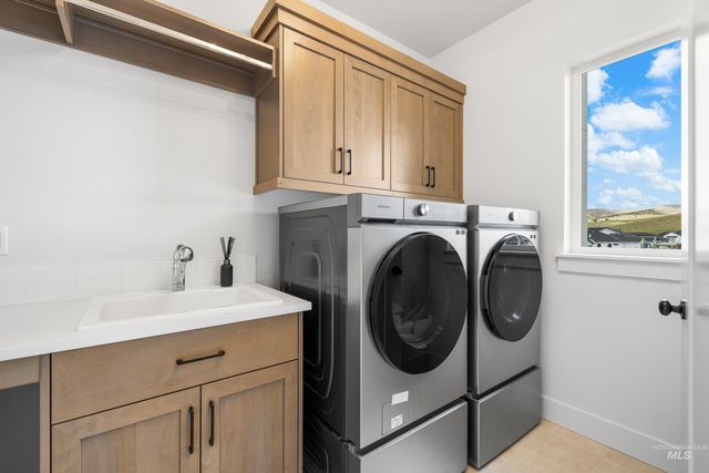 7469 W Diamond Lake Dr, Boise, ID 83714