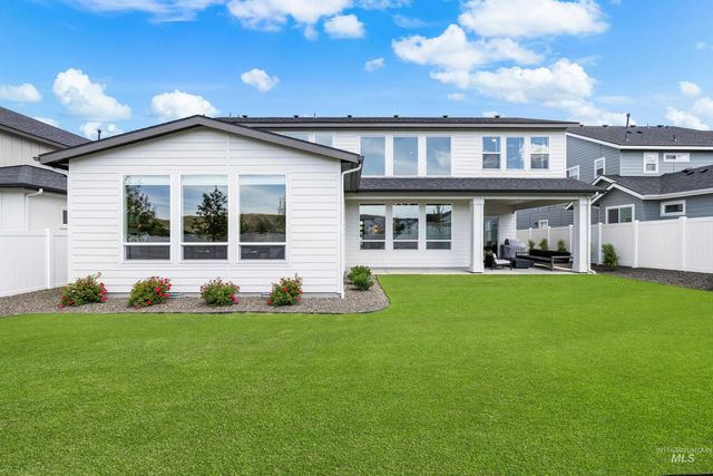 7469 W Diamond Lake Dr, Boise, ID 83714