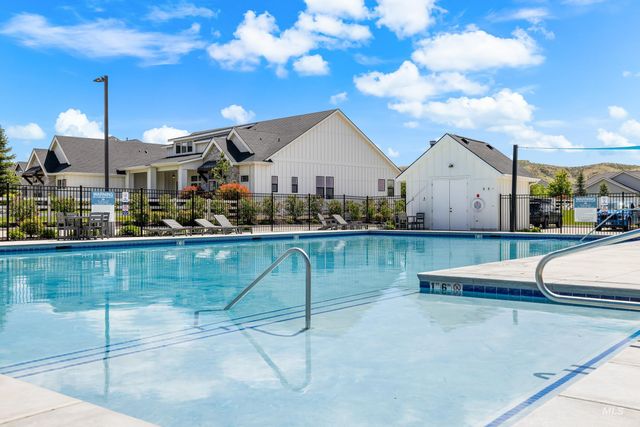 7469 W Diamond Lake Dr, Boise, ID 83714