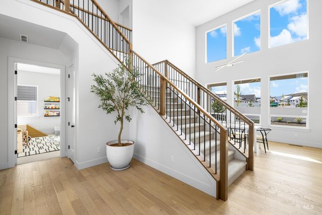 7469 W Diamond Lake Dr, Boise, ID 83714