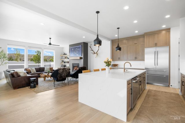 7469 W Diamond Lake Dr, Boise, ID 83714