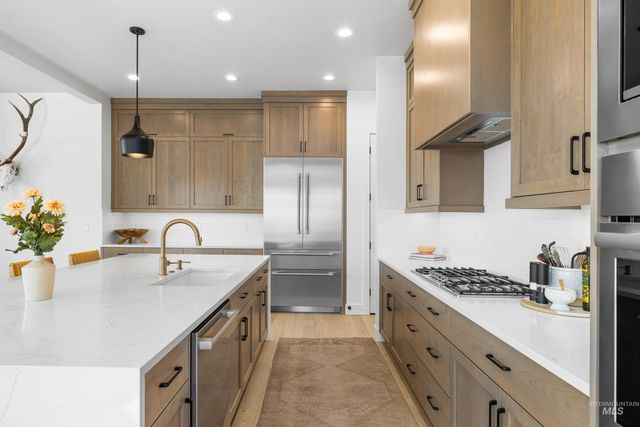 7469 W Diamond Lake Dr, Boise, ID 83714