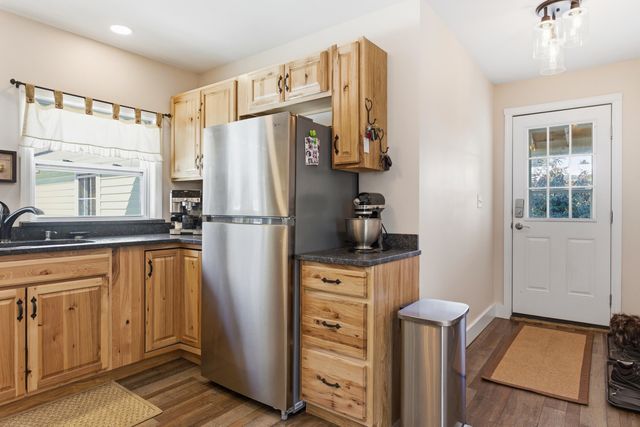 96 Lafayette Road, Hampton Falls, NH 03844