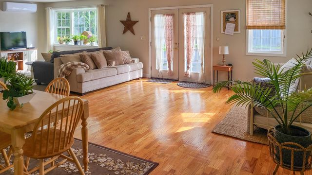 96 Lafayette Road, Hampton Falls, NH 03844