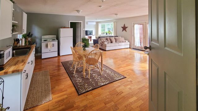 96 Lafayette Road, Hampton Falls, NH 03844