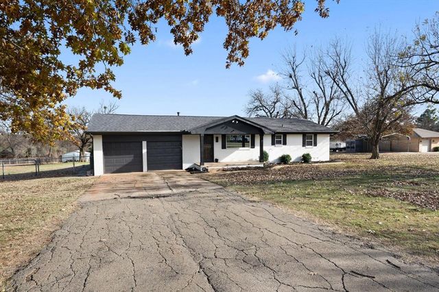 1100 Liveoak Drive, Edmond, OK 73034