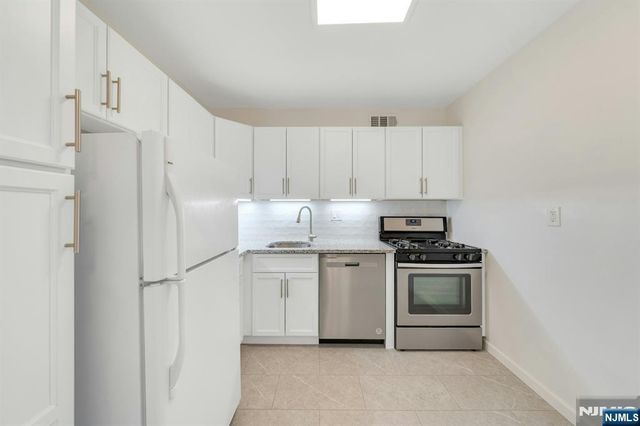 2100 Linwood Avenue 22P, Fort Lee, NJ 07024