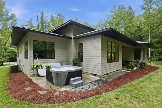104 Trafalgar Drive, Lexington, NC 27292