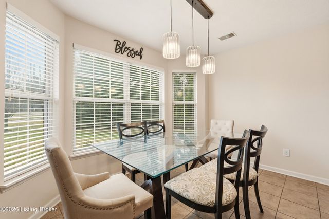 9704 Pebble Ct, Louisville, KY 40229